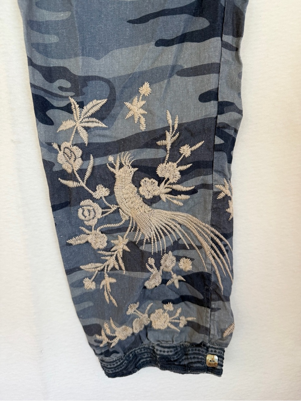 Johnny Was JW Los Angeles Linen Camo Pants with Embroidered bottom - Picture 2 of 8